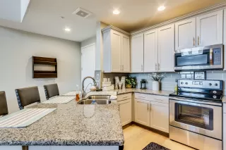 Photo #5: 6159762 Listing