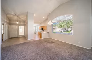 Photo #5: 6160045 Listing