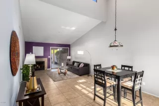 Photo #5: 6160119 Listing