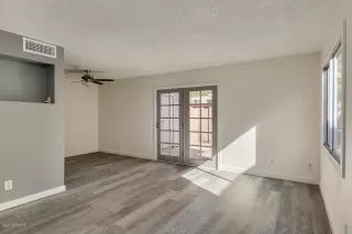 Photo #3: 6160258 Listing