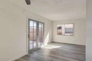 Photo #6: 6160258 Listing