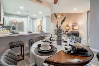 Photo #5: 6160338 Listing