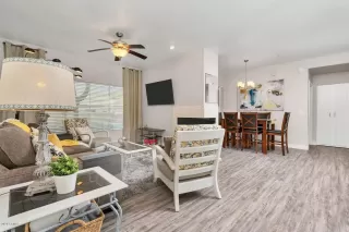 Photo #5: 6160480 Listing