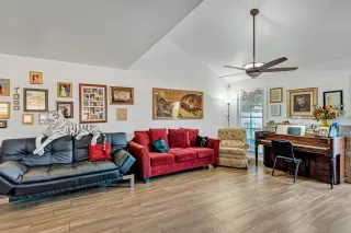 Photo #2: 6162819 Listing