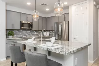 Photo #5: 6162960 Listing