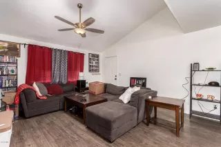 Photo #4: 6163400 Listing