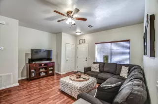 Photo #6: 6165111 Listing