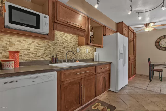 MLS: 6165523 Condo For Sale