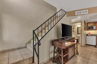 Photo #6: 6165523 Listing