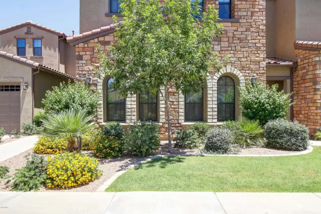 MLS: 6165814 Condo For Sale