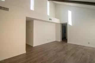 Photo #5: 6167567 Listing