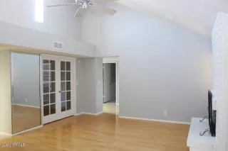 Photo #6: 6167996 Listing