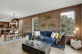 Photo #1: 6168889 Listing