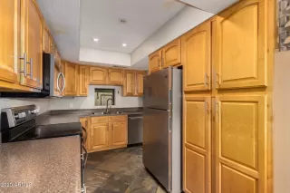Photo #6: 6170400 Listing