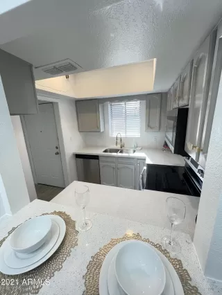 Photo #2: 6177126 Listing 