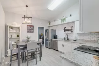 Photo #6: 6178118 Listing