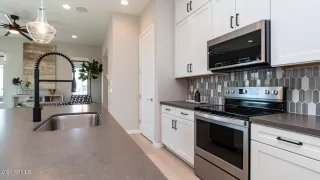 Photo #6: 6180362 Listing 