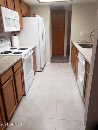 Photo #5: 6181041 Listing