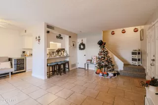 Photo #6: 6181814 Listing