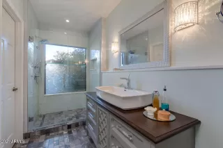 Photo #5: 6181860 Listing