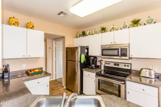 Photo #5: 6183976 Listing