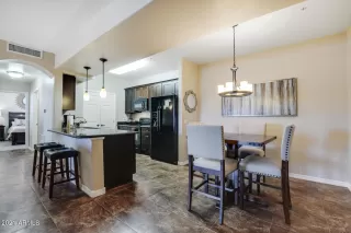 Photo #5: 6184246 Listing