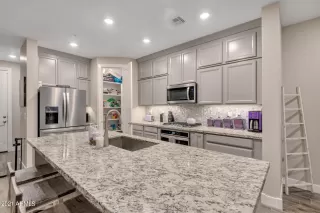 Photo #3: 6184646 Listing