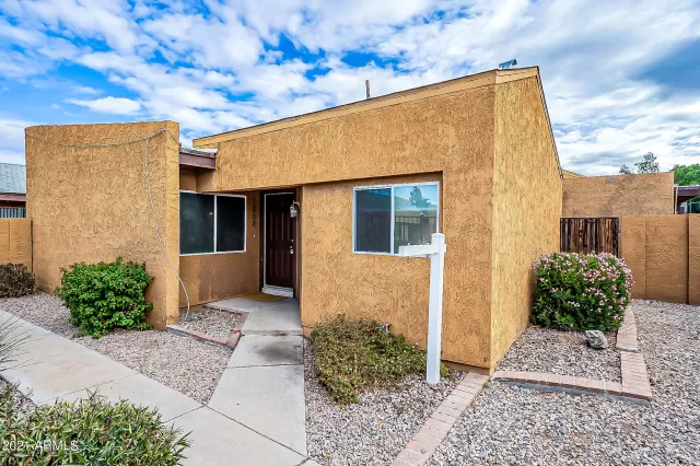 MLS: 6184812 Condo For Sale