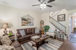 Photo #4: 6184820 Listing