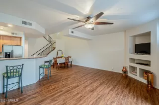 Photo #6: 6185677 Listing