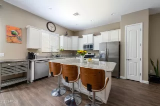 Photo #5: 6185889 Listing