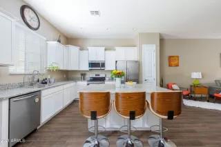 Photo #6: 6185889 Listing