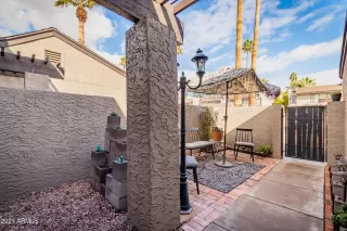 Photo #5: 6186502 Listing