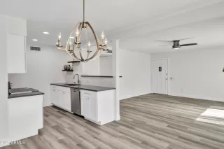 Photo #4: 6187835 Listing