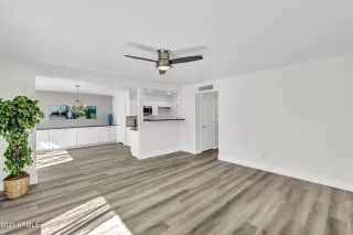 Photo #5: 6187835 Listing