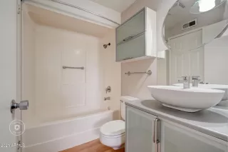 Photo #5: 6188857 Listing