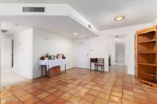 Photo #5: 6188940 Listing