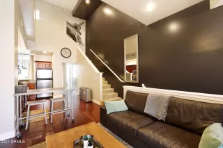 Photo #4: 6190192 Listing 
