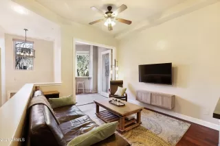 Photo #5: 6190192 Listing 