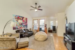 Photo #5: 6190758 Listing