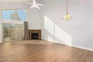 Photo #6: 6190882 Listing