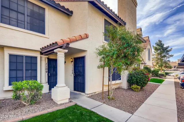 MLS: 6192355 Condo For Sale