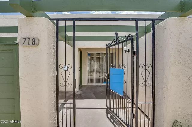 MLS: 6193622 Condo For Sale