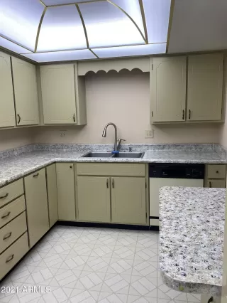 Photo #6: 6194369 Listing