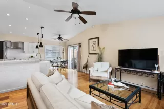 Photo #2: 6194407 Listing 