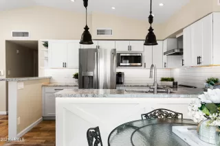 Photo #4: 6194407 Listing 