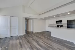 Photo #5: 6194559 Listing