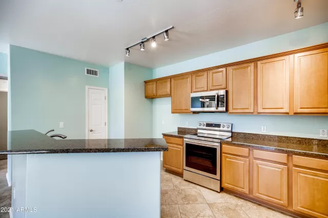 MLS: 6195485 Condo For Sale