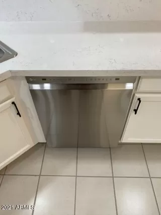 Photo #5: 6196356 Listing