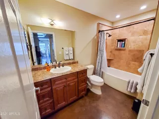 Photo #5: 6197125 Listing